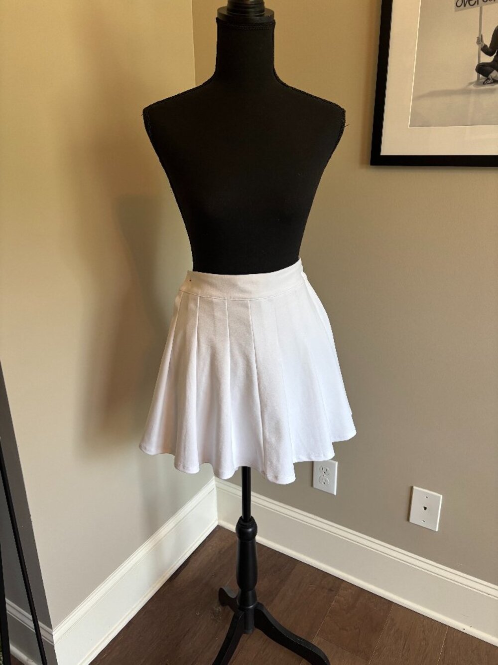 Francesca's White Pleated Mini Skirt